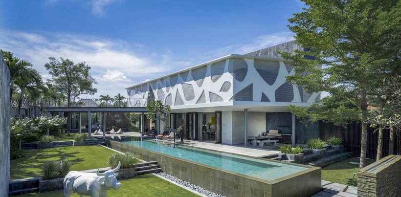 Villa Issi, Piscina y Jardín