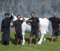 Villa Issi, Dedicado personal de la villa