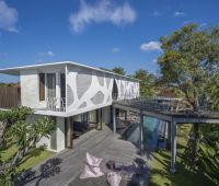 Villa Issi, Villa Exterior