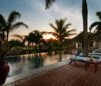 Villa Coraffan, Piscina al atardecer
