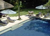 Villa Alamanda, Breakfast by the pool